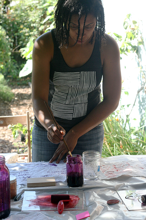 Jen Hewett Studio: Making Natural Ink with Kenya Miles