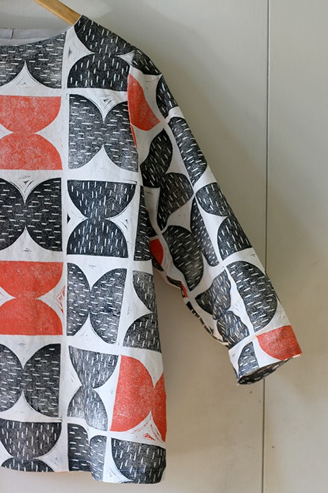 Print, Pattern, Sew: August 2015 by Jen Hewett. Two-color block print on Robert Kaufman's Essex linen-cotton blend. Sewing pattern is Dress #2 by Sonya Philip.